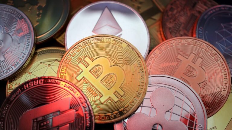 Tariff Decision of Trump Weight Big on Crypto Market, Bitcoin Declines to USD 83,600, Donald Trump