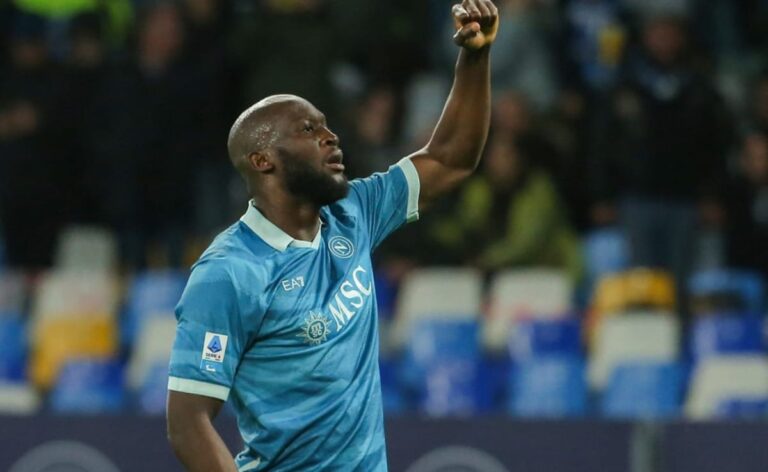 Romelu lukaku stars as napoli keep pressure on serie a leaders inter milan